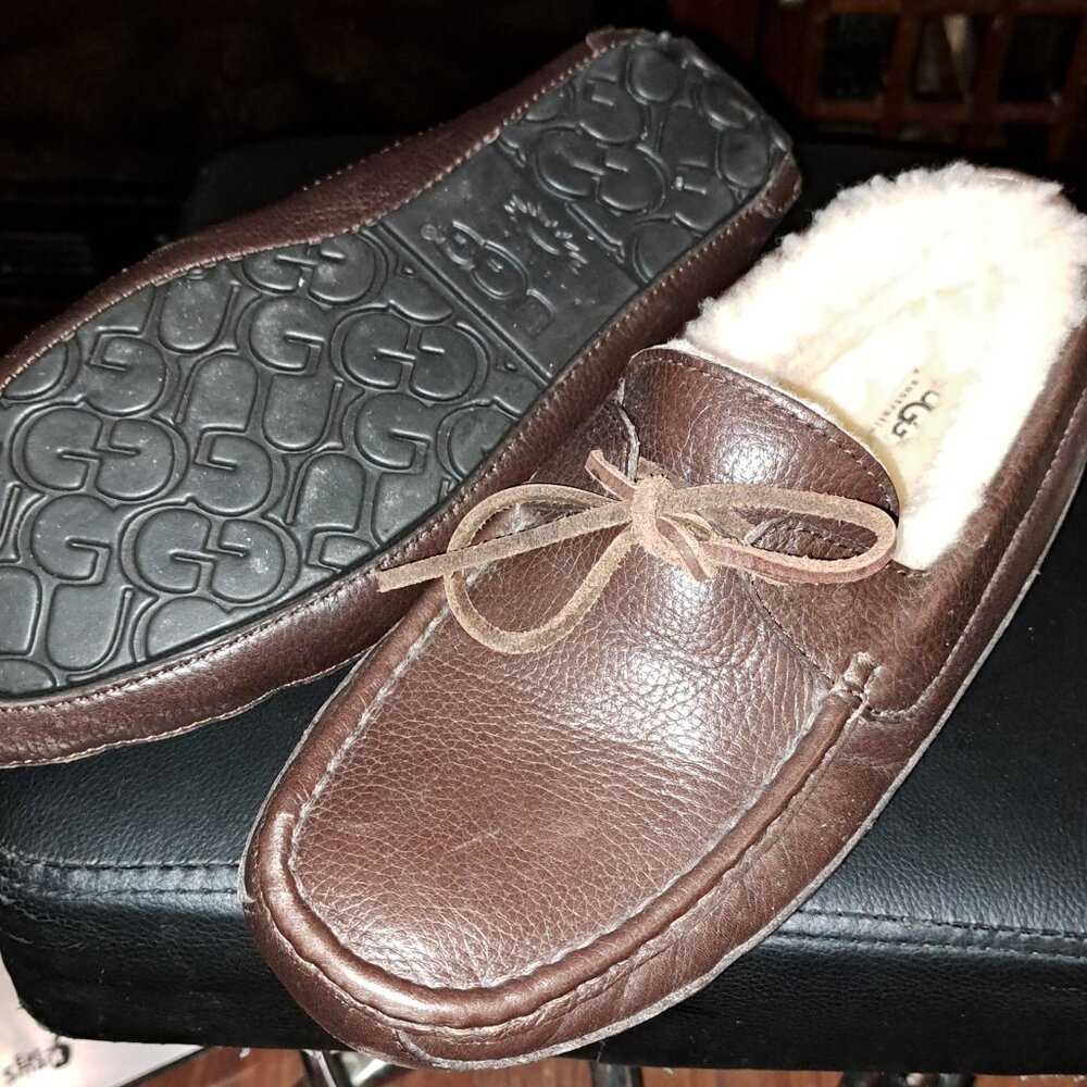 UGG Men's Leather and Sherpa Ascot Slippers - Unworn